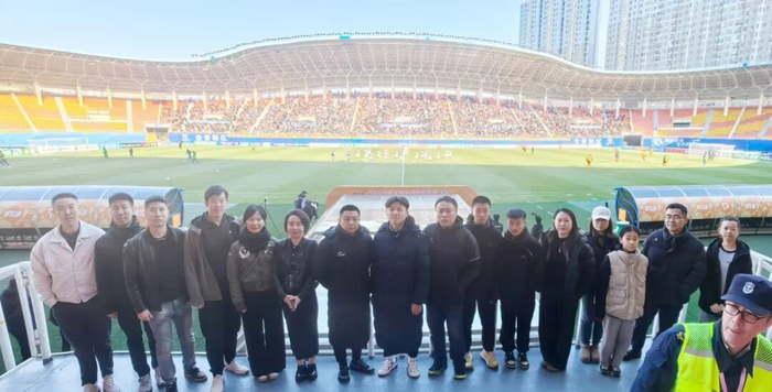 【连商·绿茵行】大连民营企业家集体观赛中甲 共筑足球城新未来